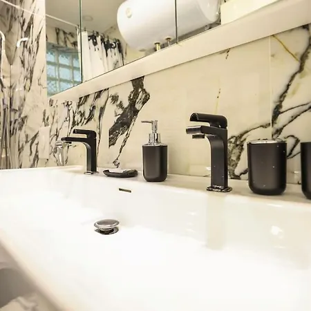 Apartman Colorful Oasis With Sunny Balcony *