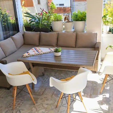 Colorful Oasis With Sunny Balcony 公寓 地拉那