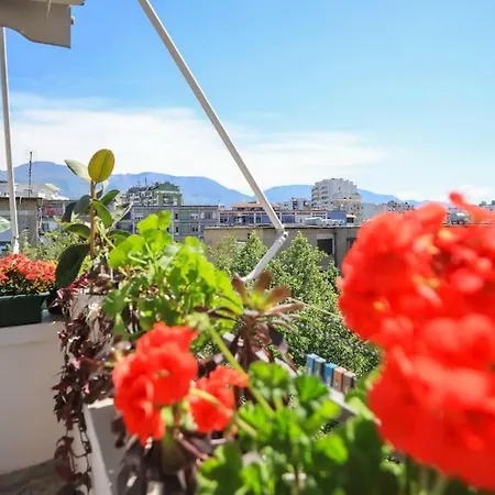 Colorful Oasis With Sunny Balcony * 地拉那