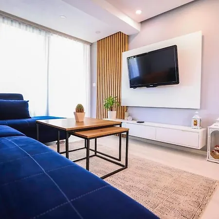 Apartman Colorful Oasis With Sunny Balcony Tirana