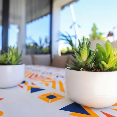 Colorful Oasis With Sunny Balcony Apartman *