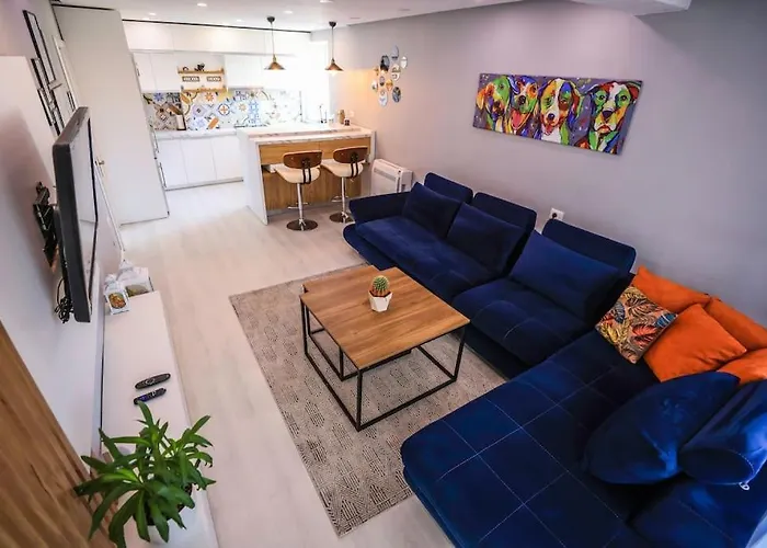 Colorful Oasis With Sunny Balcony 公寓 *