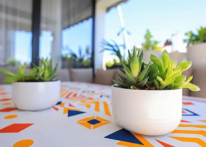 Colorful Oasis With Sunny Balcony 公寓 *