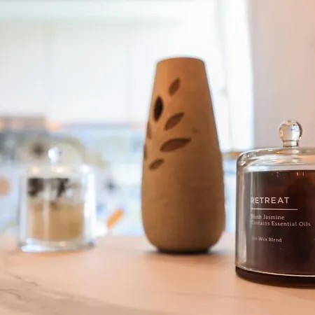 Daire Colorful Oasis With Sunny Balcony