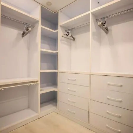 Colorful Oasis With Sunny Balcony Daire Tiran