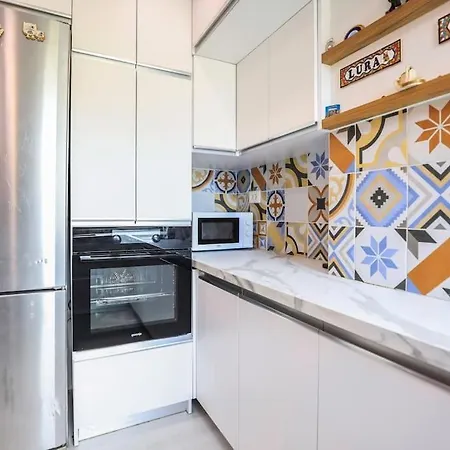 Colorful Oasis With Sunny Balcony * Tiran