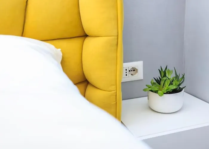 Apartment Colorful Oasis With Sunny Balcony Tirana