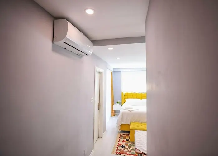 Colorful Oasis With Sunny Balcony Apartment