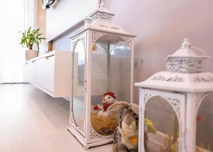 Lägenhet Colorful Oasis With Sunny Balcony Tirana