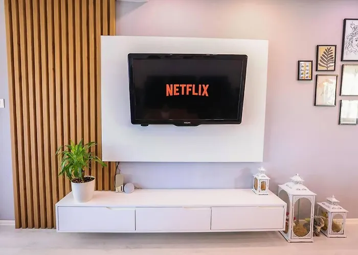 Apartment Colorful Oasis With Sunny Balcony