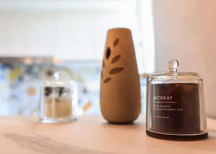 Lägenhet Colorful Oasis With Sunny Balcony