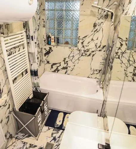 Colorful Oasis With Sunny Balcony Lägenhet *