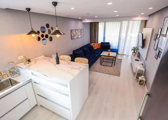 Lägenhet Colorful Oasis With Sunny Balcony *