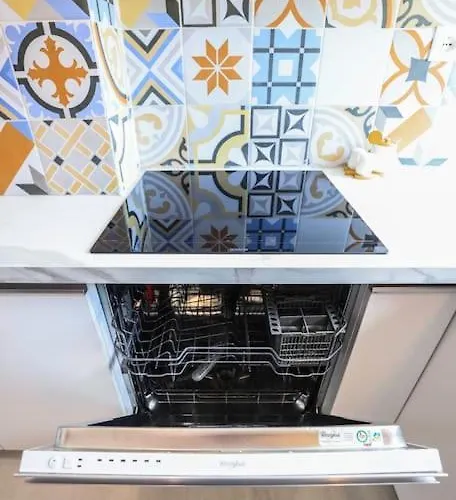 Colorful Oasis With Sunny Balcony Apartment Tirana